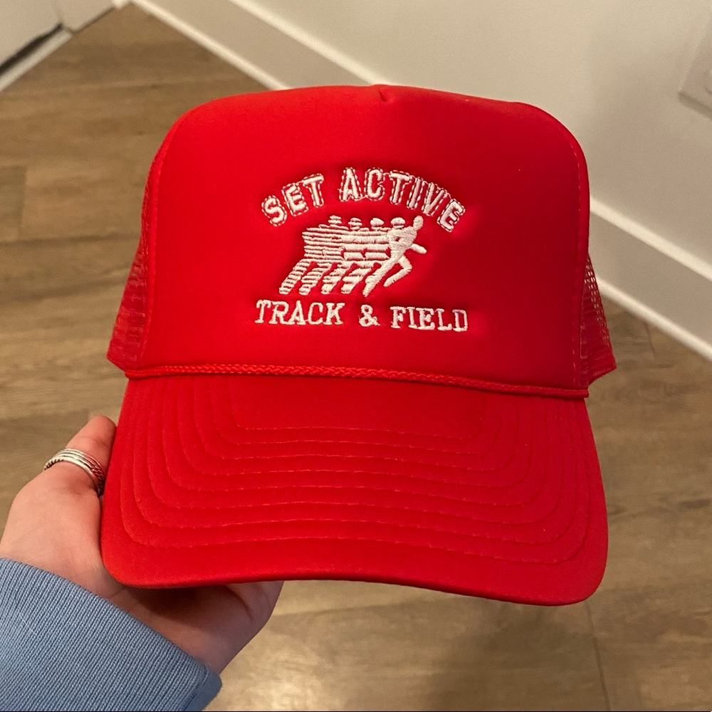 SET ACTIVE Red Trucker Hat Track Star ❤️❤️❤️